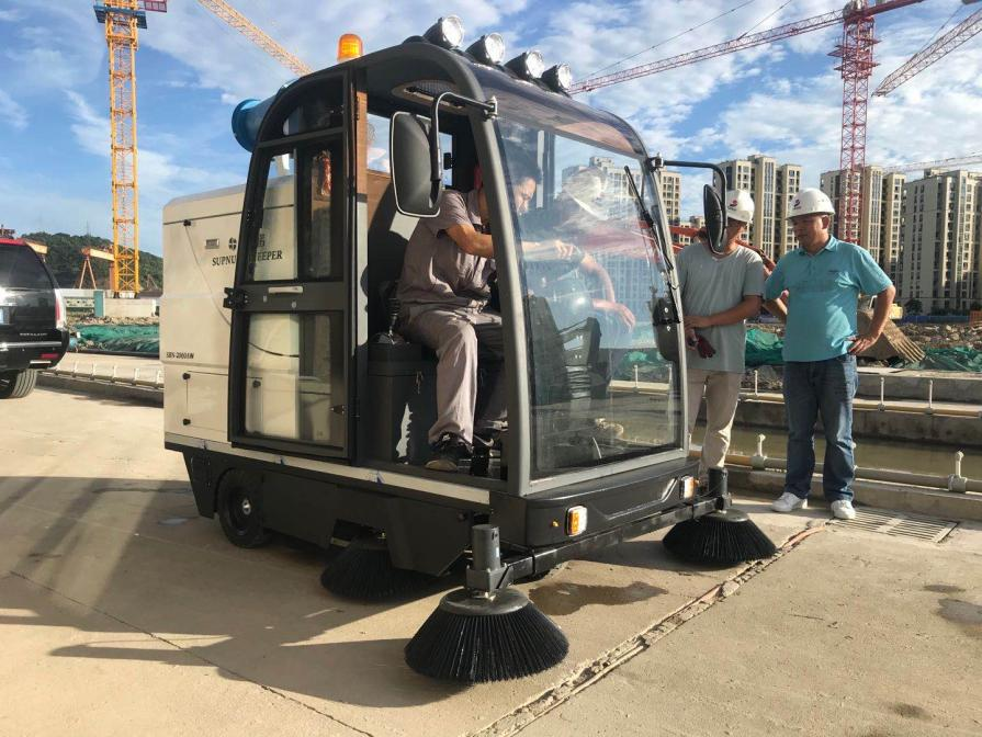 哈密龙海市电动清扫车：现代城市清洁的新解决方案