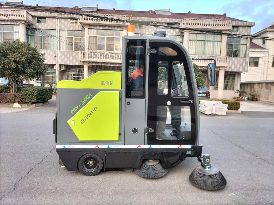 哈密龙马清扫车